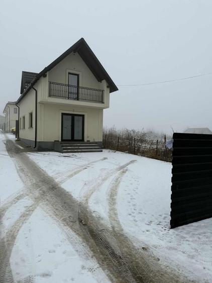 Casă cu 3 camere cu Teren 2 Mp în Lisaura