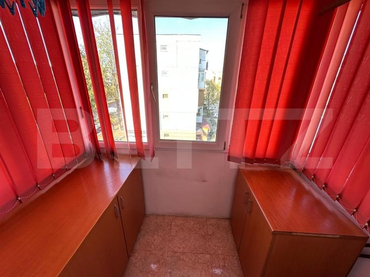 Apartament cu 3 camere semidecomandat, mobilat în Craiovița Nouă