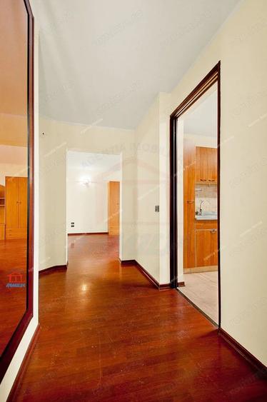 Apartament cu 3 camere decomandat în Micro 21