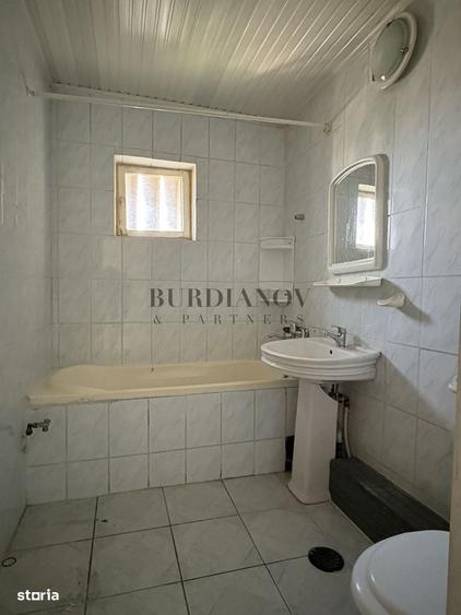 Apartament cu 4 camere semidecomandat în Gorjului