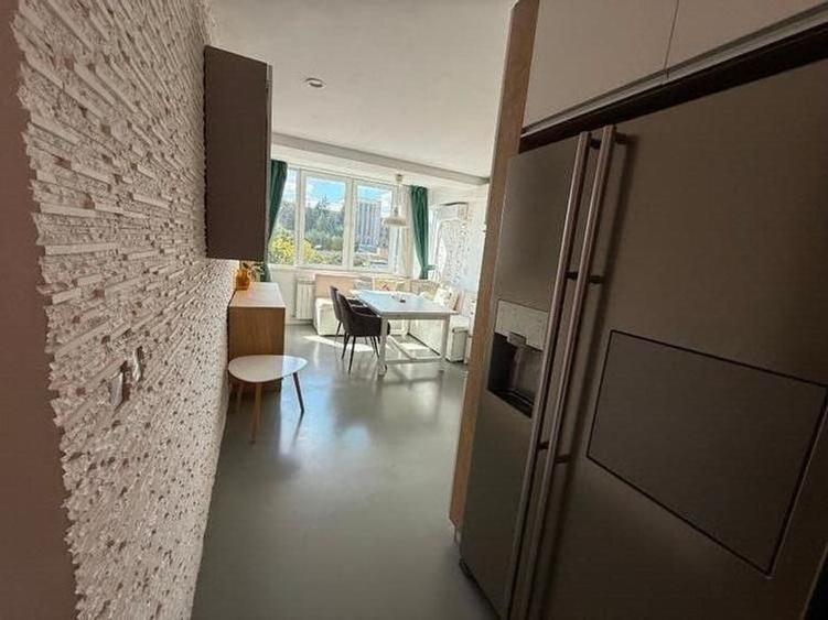 Apartament cu 3 camere semidecomandat în Cotroceni