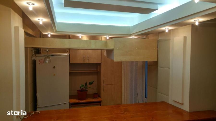 Apartament cu 3 camere semidecomandat în Central