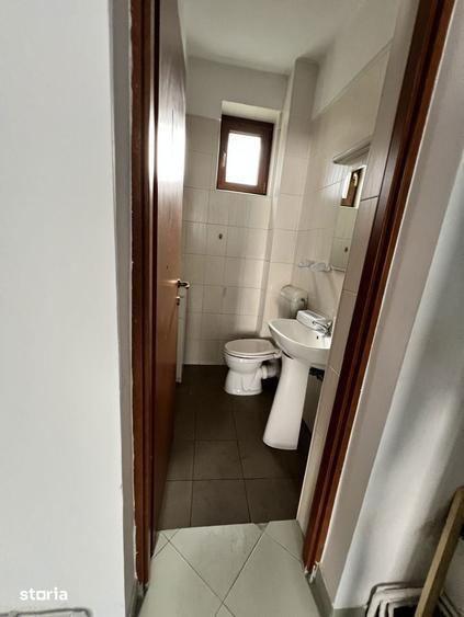 Spațiu comercial, de 38 mp, în Plopilor