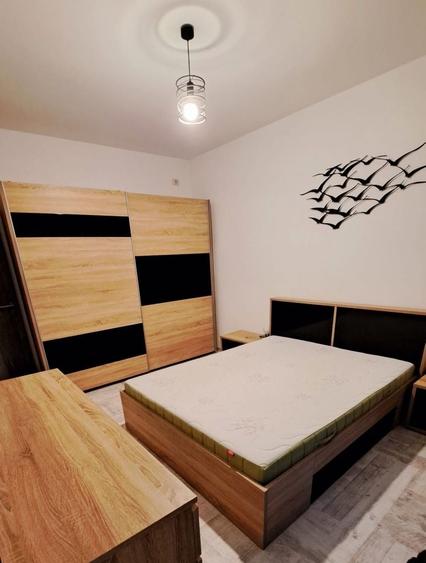 Apartament cu 3 camere semidecomandat în Dumbrăvița