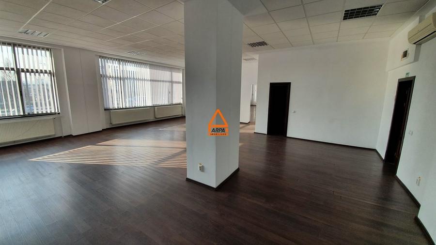 Birou, de 360 mp, în Podu Roș