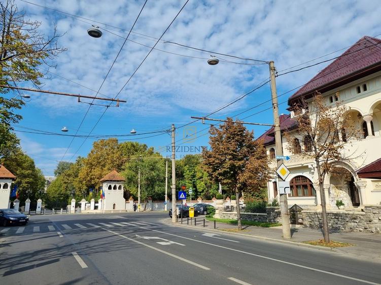 Casă individuală cu 5 camere cu Canalizare în Cotroceni