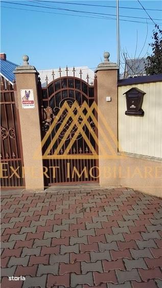 Casă cu 4 camere cu Teren 3500 Mp în Central