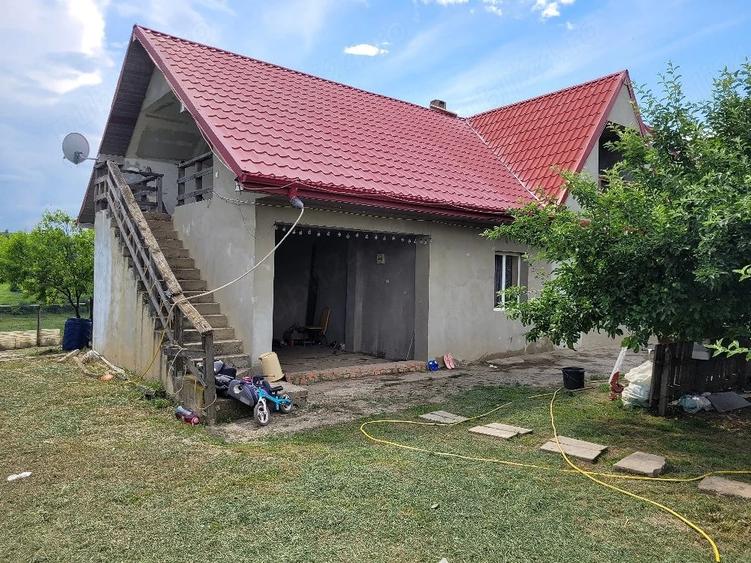 Casă cu Teren 1716 Mp în Breazu