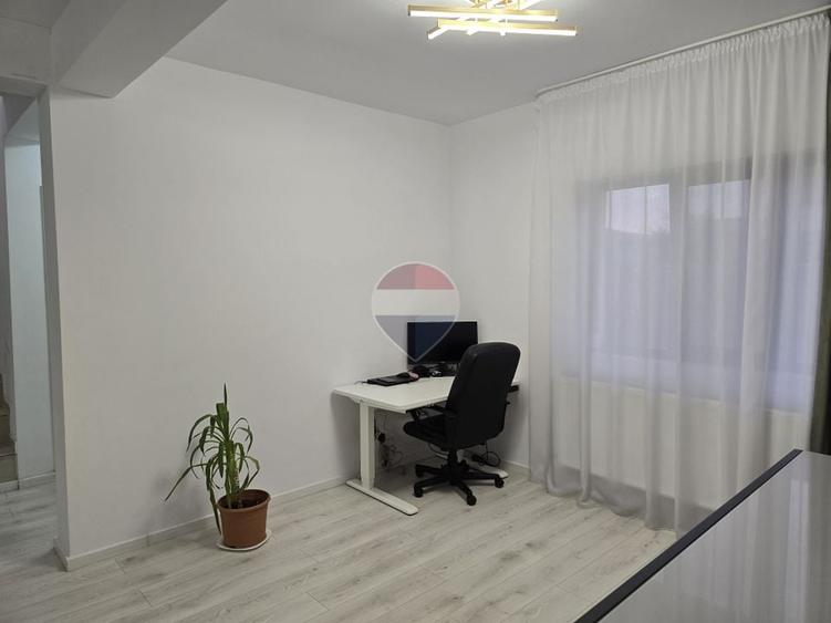 Casă individuală cu 4 camere cu Teren 270 Mp în Est