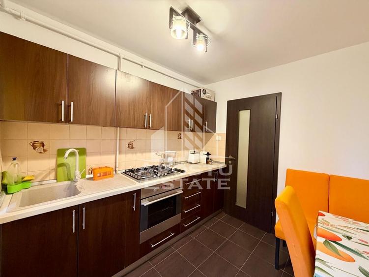 Apartament cu 3 camere semidecomandat, mobilat în Circumvalațiunii
