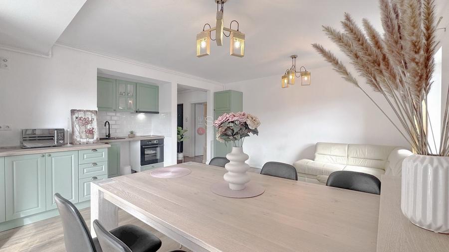 Apartament cu 3 camere decomandat, mobilat în Tractorul