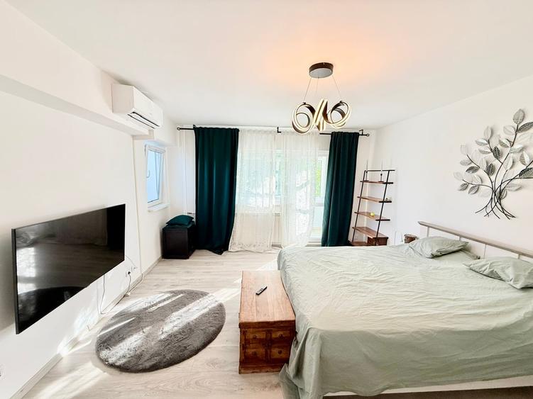 Apartament cu 3 camere semidecomandat în Băneasa