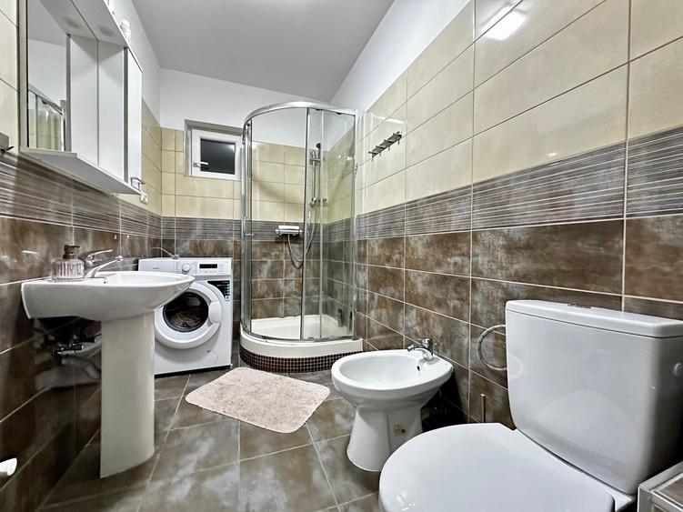 Apartament cu 3 camere, mobilat în Florești