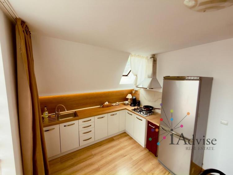 Apartament cu 4 camere semidecomandat în Schei