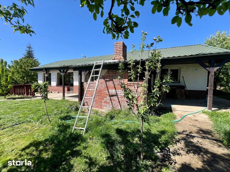 Casă cu 3 camere cu Teren 1200 Mp în Bârnova
