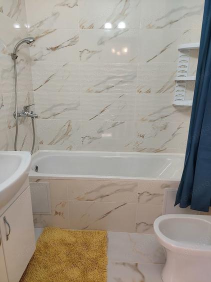 Apartament cu 3 camere decomandat în Berceni
