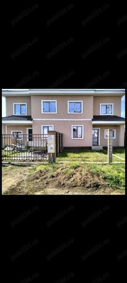 Casă cu 5 camere cu Teren 306 Mp în Dumbrăvița