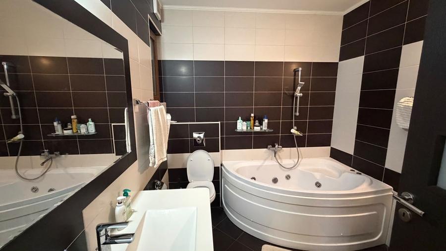 Apartament cu 3 camere decomandat, mobilat în Primo