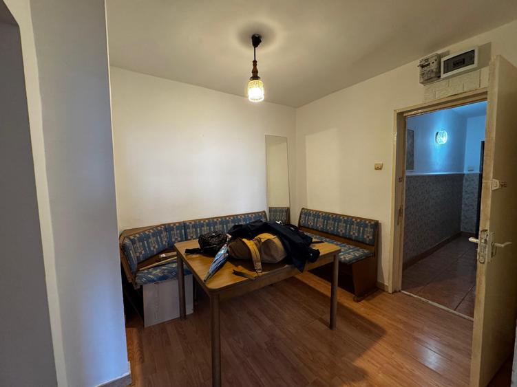 Apartament cu 2 camere decomandat în Podu Roș