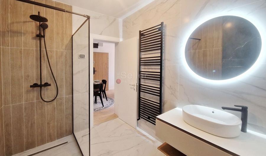 Apartament cu 2 camere semidecomandat, mobilat în Poiana Brașov