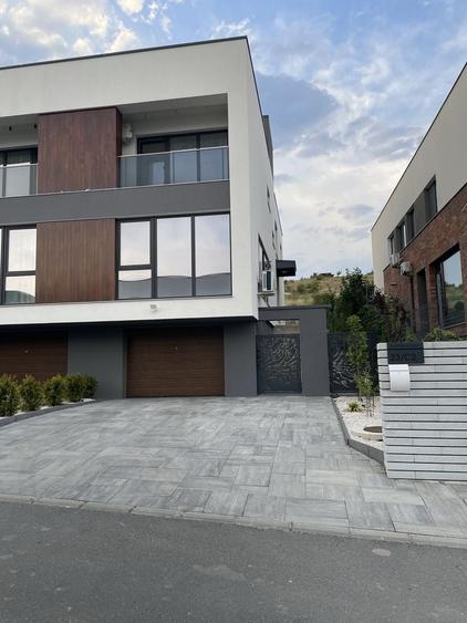 Casă cu 4 camere în Central