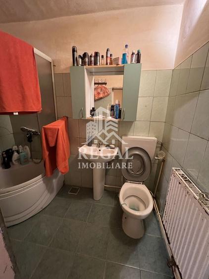 Casă individuală cu 3 camere cu Canalizare în Central