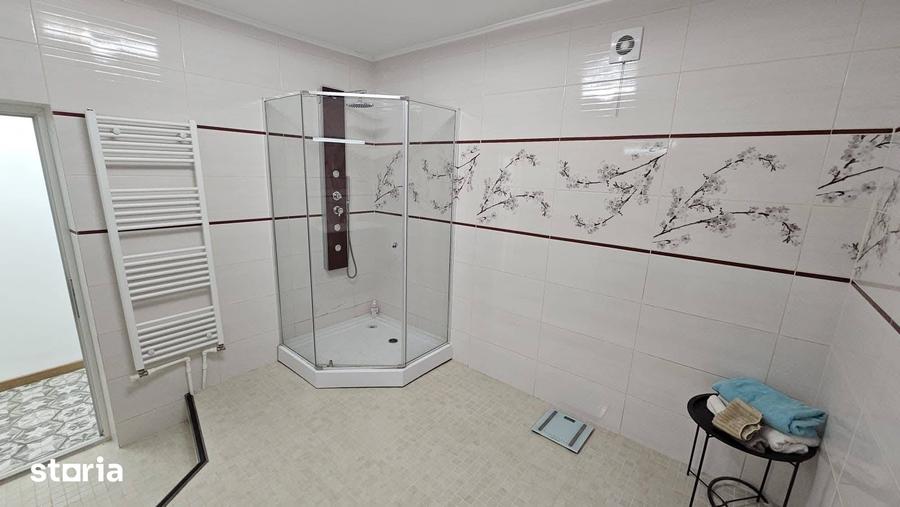 Casă cu 4 camere cu Teren 500 Mp în Central
