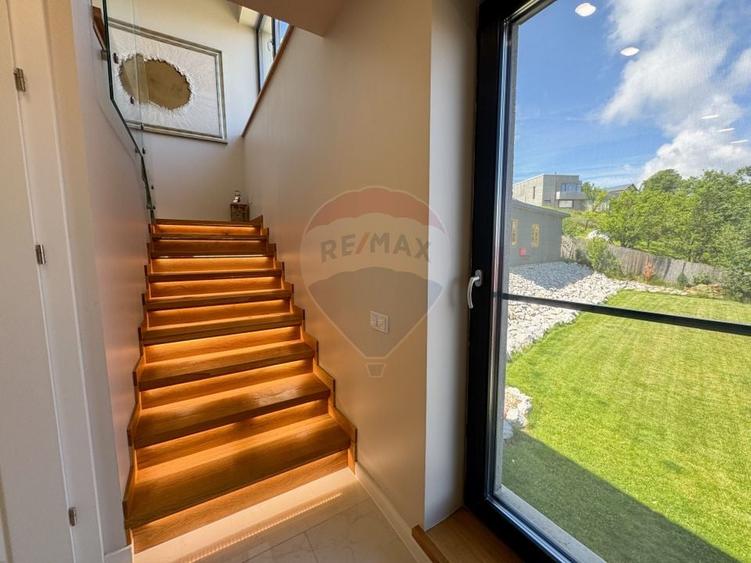 Casă individuală cu 5 camere cu Teren 1002 Mp în Feleacu