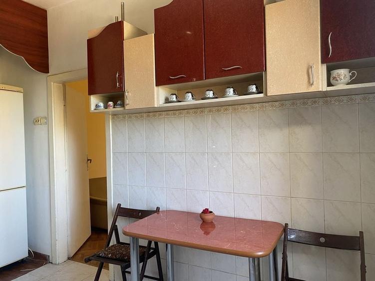 De inchiriat - Ap. 2 camere central, Piata 1 Decembrie, 25, semidec., et. 4/4, 2 balcoane, aproape de facultati, piata, parc. - 5