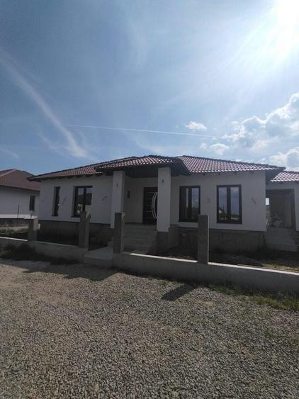 Casă individuală cu 4 camere cu Canalizare în Șard