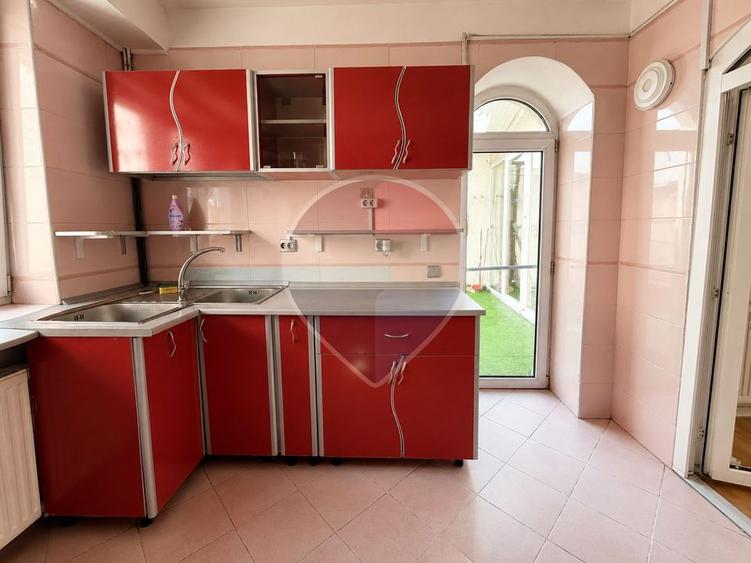 Casă individuală cu 6 camere cu Teren 150 Mp în Cotroceni