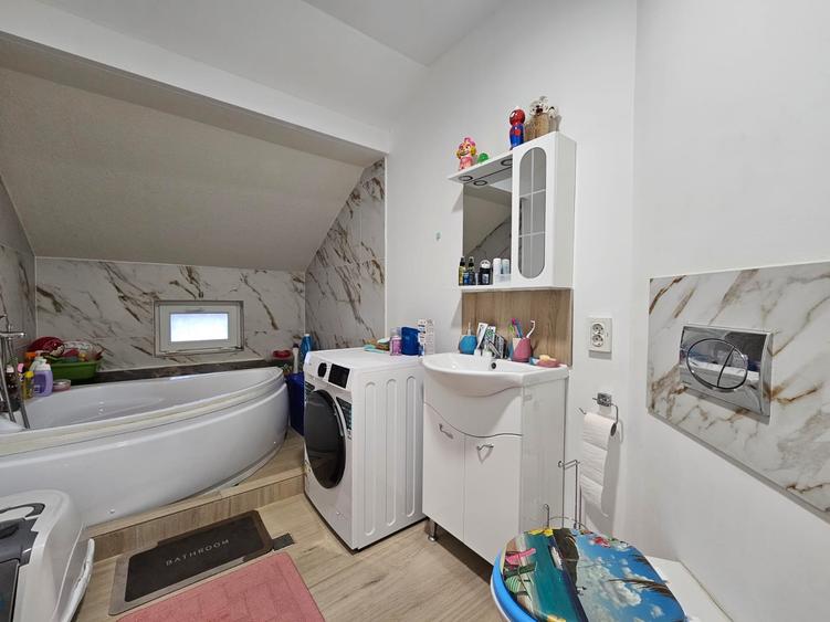Casă cu 8 camere cu Teren 2200 Mp în Crevedia