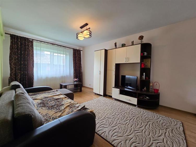 Apartament cu 3 camere decomandat în Frumoasa