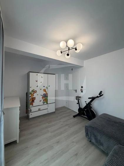Apartament cu 3 camere semidecomandat în Central