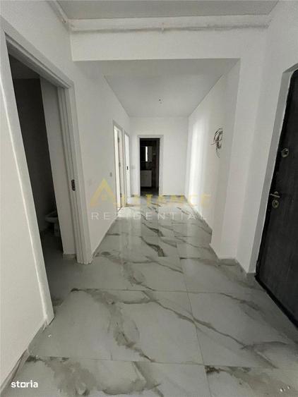 Apartament cu 3 camere decomandat în Metalurgiei