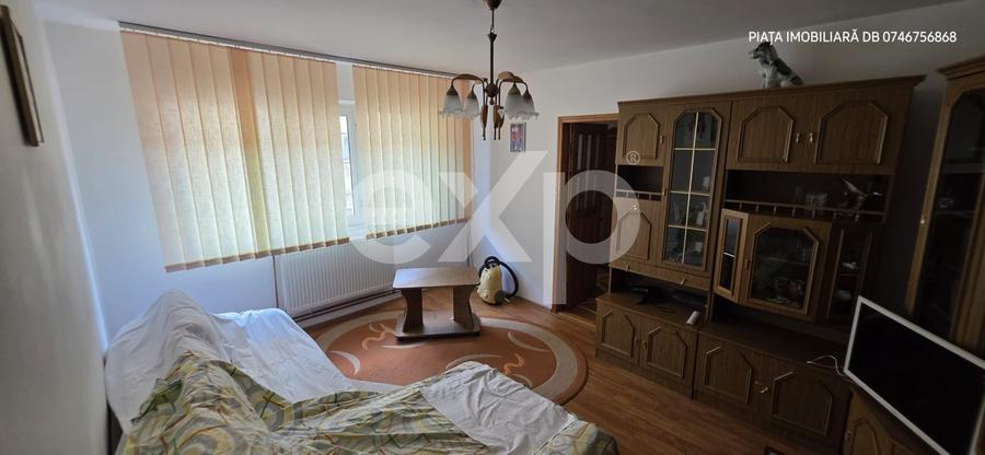 Apartament cu 3 camere decomandat, mobilat în Micro 4