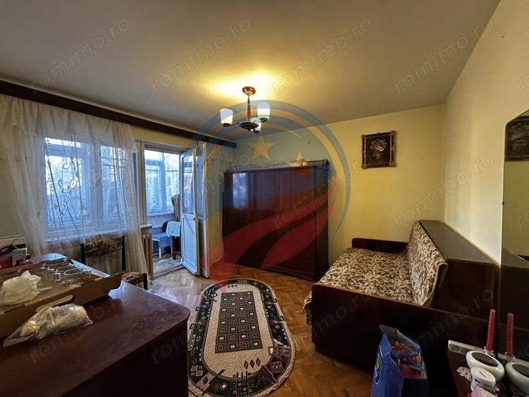 Apartament cu 3 camere decomandat în Siloz
