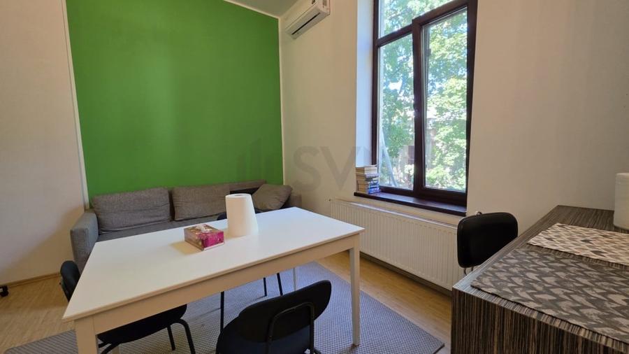 Apartament cu 3 camere semidecomandat, mobilat în Calea Victoriei