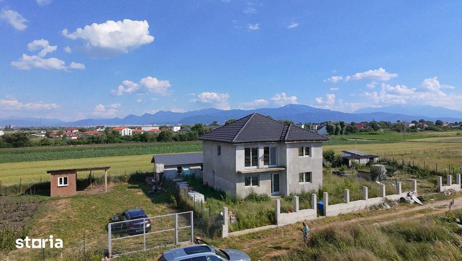 Casă cu 5 camere cu Teren 500 Mp în Stupini