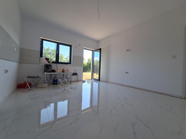 Duplex cu 4 camere cu Teren 417 Mp în Giarmata