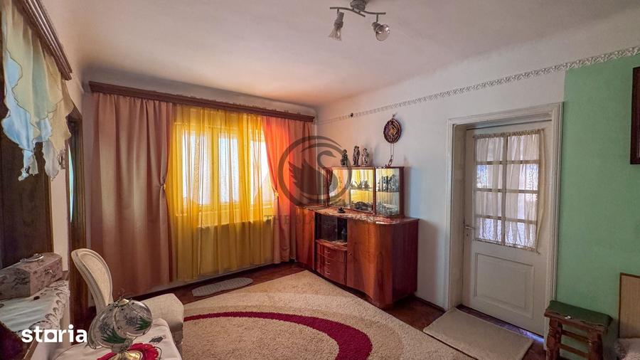 Casă cu 5 camere cu Teren 1340 Mp în Central