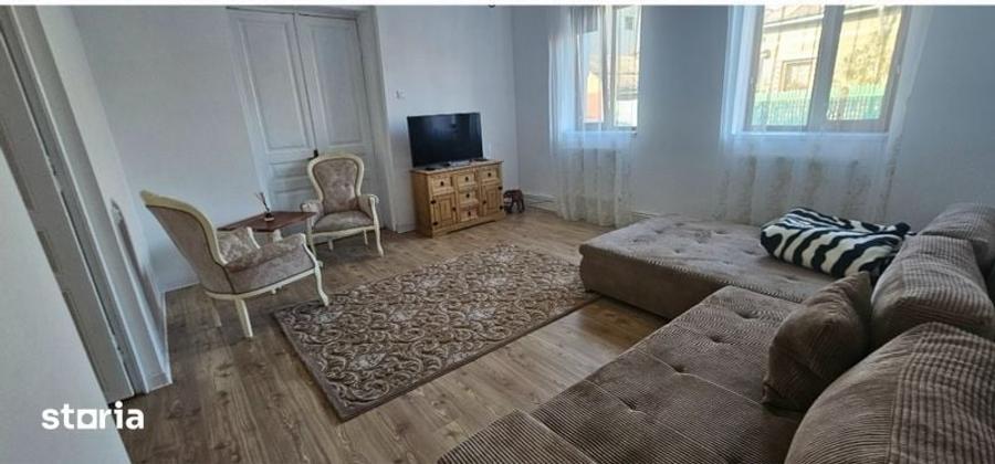 Casă cu 3 camere cu Teren 70 Mp în Central