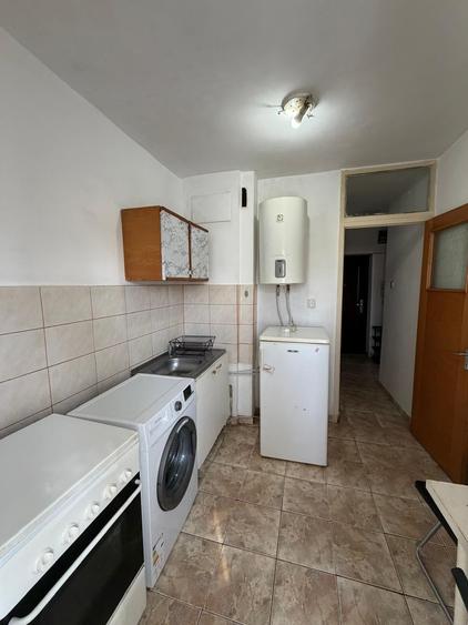 Garsonieră decomandată, mobilată în Decebal