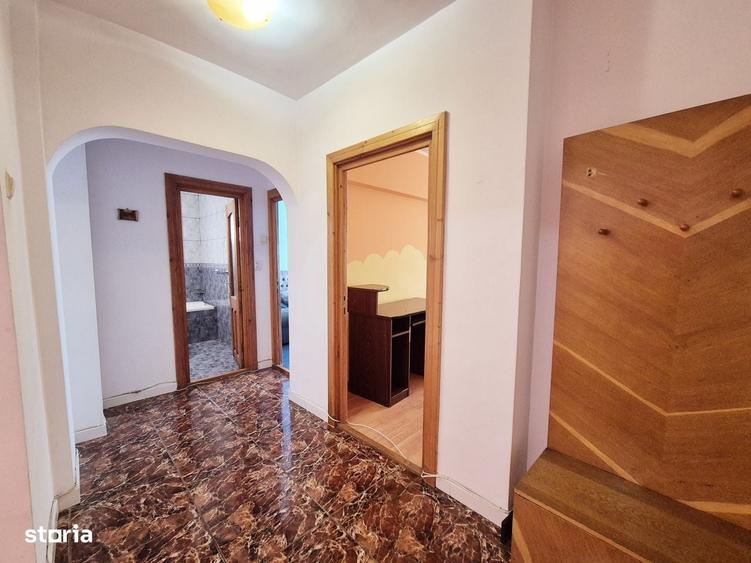 Apartament cu 3 camere decomandat în 1 Mai