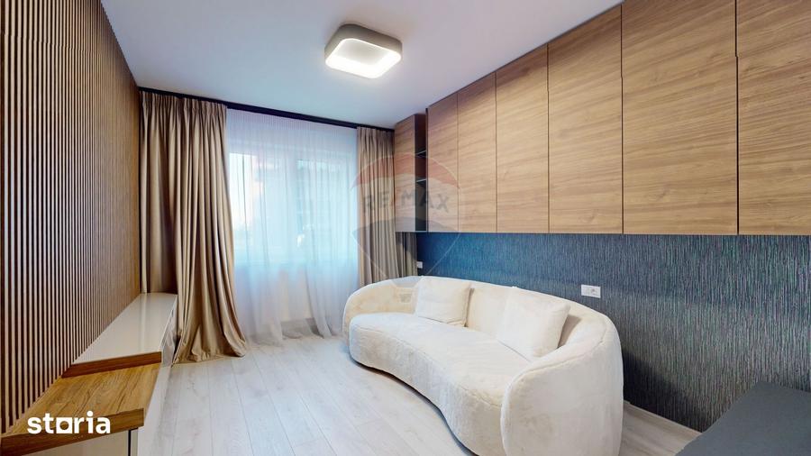 Apartament cu 3 camere decomandat în Tractorul