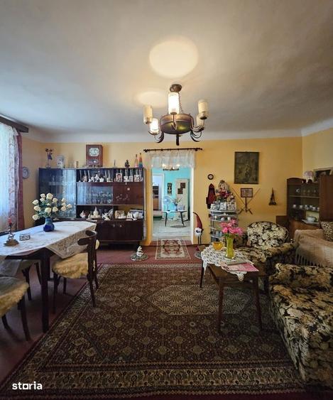 Apartament cu 4 camere semidecomandat în Central