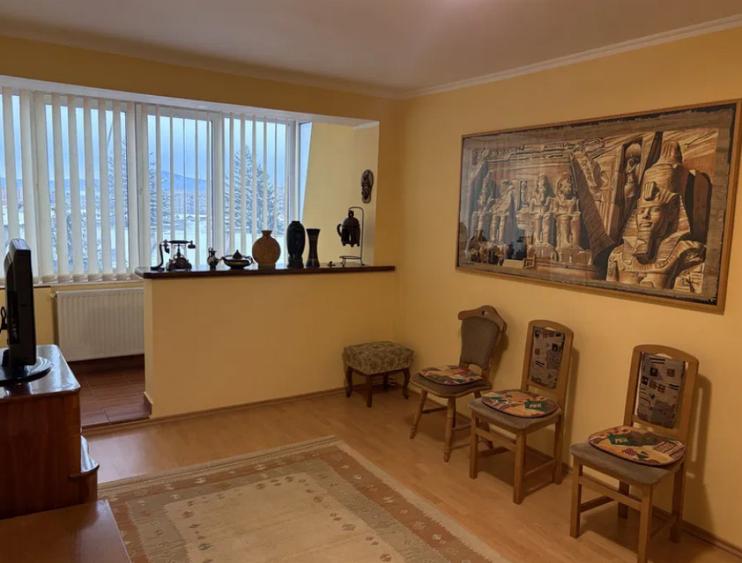 Apartament cu 4 camere semidecomandat în Gării