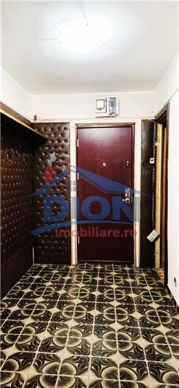 Apartament cu 3 camere decomandat în Drumul Taberei