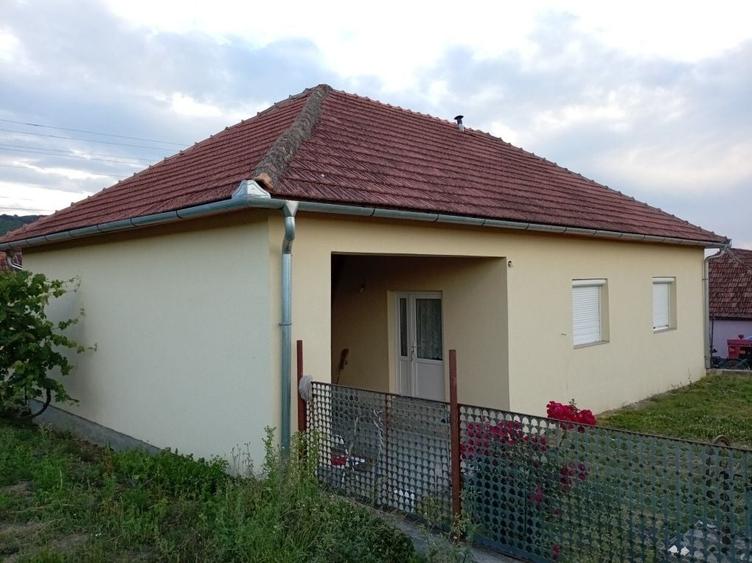 Casă cu 4 camere în Răbăgani