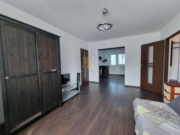Apartament cu 3 camere semidecomandat în Gării